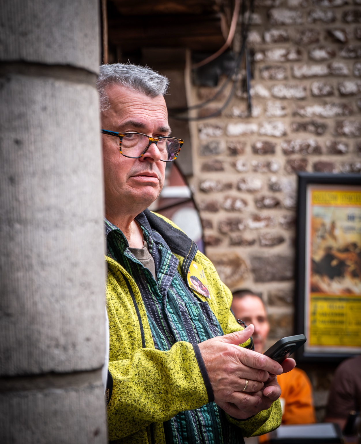 Frank Wistuba mit Mobiltelefon